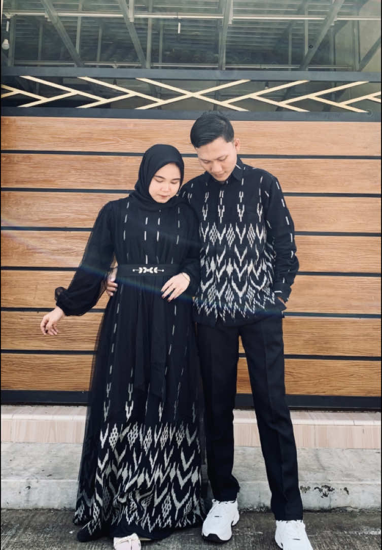 Stop jangan di skip baju tenun couple secakep ini 😍 cek krnjang kuning jangan sampe kehabisan 🤪🛒 #fyp #couple #ootdcouple #coupleoutfit #foryoupage #outfitcouple #rekomendasioutfit #outfitkondangan #bajucouplepasangan #ootdkondangan #trending #viralvideo #lewatberanda #foryou #outfitideas #trendbucin #spill 