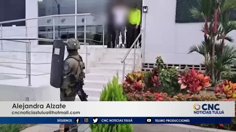 #CNCNoticiasPasto| Capturan a cinco extraditables por narcotráfico en Valle y Cauca. En una operación coordinada, las autoridades detuvieron a cinco hombres vinculados a una red transnacional de narcotráfico que operaba desde el Pacífico colombiano. Los capturados enfrentan cargos por tráfico de cocaína hacia Estados Unidos y Centroamérica. El caso sigue en investigación para identificar posibles conexiones adicionales.