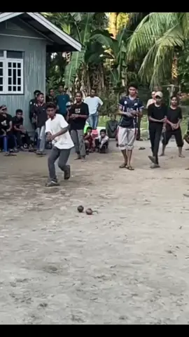 Tradisi anak melayu tuon menuon,,, Pertadingan persahabatan antara lubuk gaung VS kayu ara permai #gasing  #lubukgaung #trending  #anakmelayu  #siaksriindrapura  #budakpermai  #fyp 