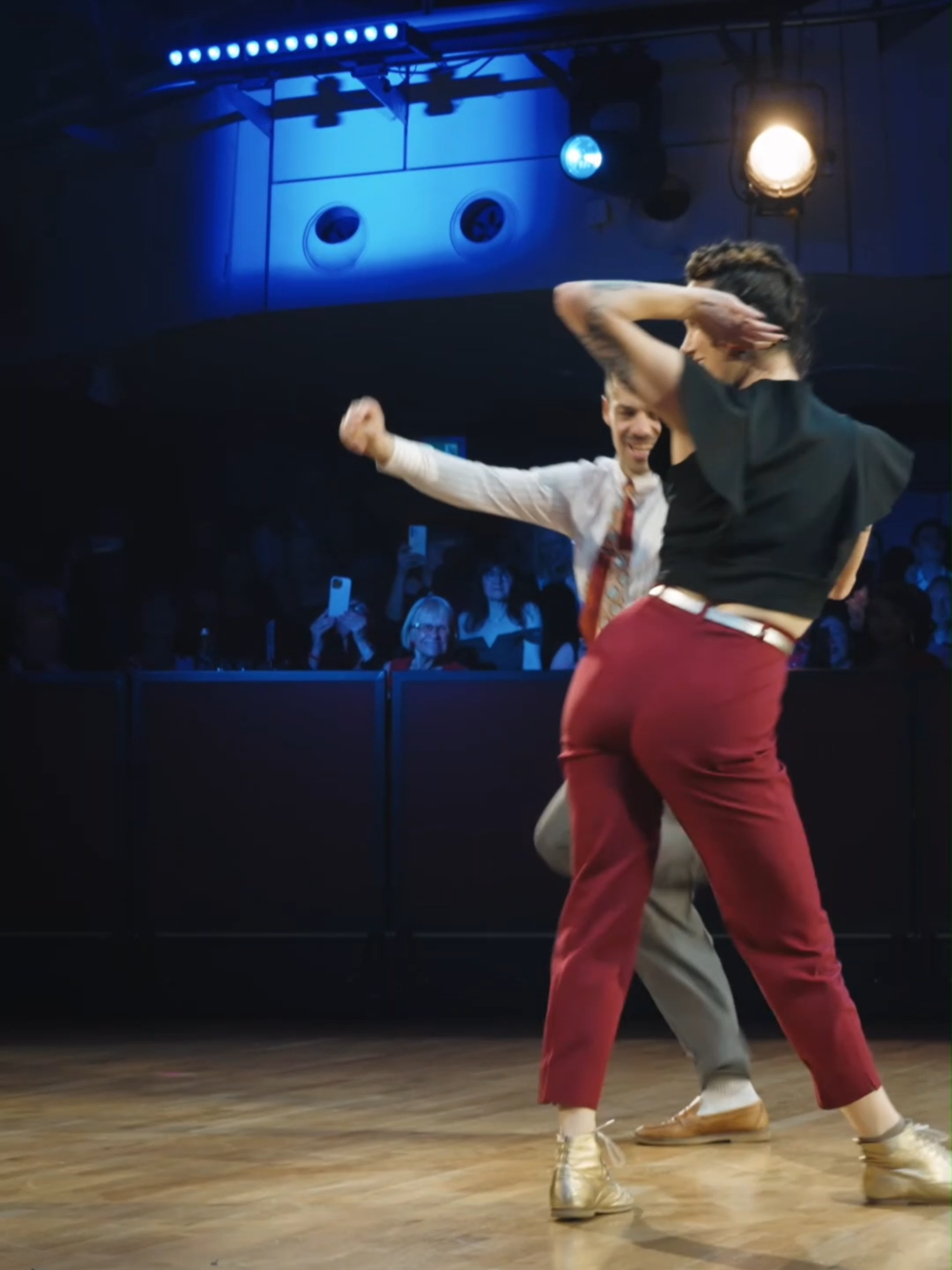 Dança de salão. #dancing #dancer #swing #boogiewoogie #socialdance #swingdance #couple #virał #social #retro #rocknroll #dancers #lindyhop #vira #viralvideos