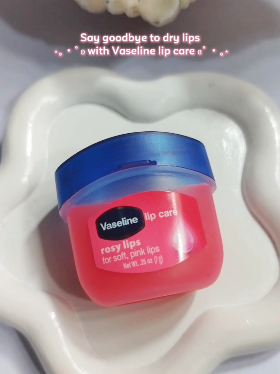 The secret for soft and pink lips!! 🤭 #vaselineliptherapy #foryou #lipbalm #lipcare #vaseline #rosylips #softlips #fyp  #vaselinerosylips #liptherapy 