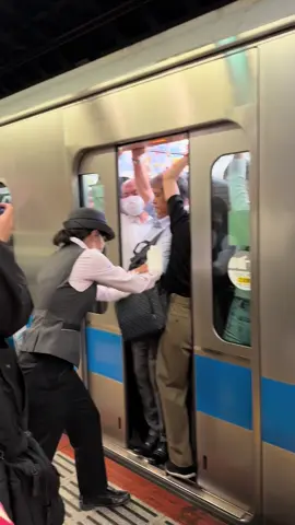 rush hour in japan #trains #rushhour #japantrains #crowed 