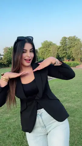 Shaky Shaky mode: ON 🎶✨ #ShakyShaky #eknumber #foryou #viral #trend #trending #foryoupage #dancechallenge #cutedance#dancevideo#hookstep#featureme #nepal#paksitan#trend#jasleenxbeauty#jasvibes 