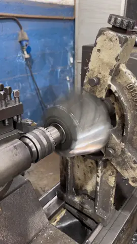 Recuperação do pião #machine #torno #fresadora #cnc #usinagem #o #industria #a #metal #mecanizado #mecanica ##fresa #machining #metalmecanica #n ##ceramica #cncmachining #feruuramentaria #tornearia #mecanizadocnc #metalurgia #tornocnc #machinist  #engenharia #tornomecanico #cncmachine