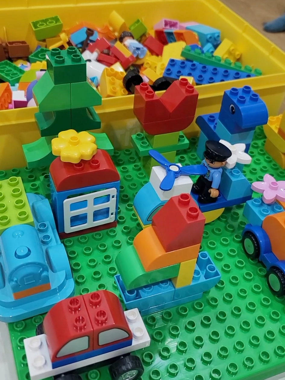 Lego Duplo lộn xộn (không kèm thùng), nên mua thêm túi phụ kiện cho bé để ráp được nhiều hình khác nhau #lego #legoduplo #dochoi #umbalaradochoi #xuhuong 