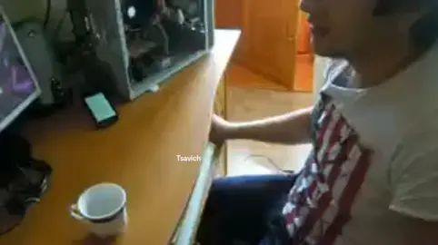 Эльбрус Джанмирзоев показывает первую версию песни Чародейка😍 2013 год #music #caucas #tsavich 