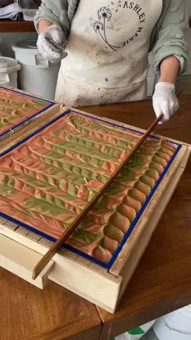 Back by popular demand! 🍊🌿 We weren’t planning on bringing this one back… but after looking at our analytics, we noticed SO many of you were searching for our Grapefruit + Basil soap 🌱. How could we say no? This bar is now the third soap in our Summer Collection ☀️ and it’s made with a gorgeous essential oil blend of bright grapefruit and fresh basil—plus natural pink and green swirls that are just as summery as the scent. Launching June 18! 💕💚 .#SoapMaking 