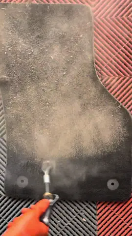 Nettoyage tapis rempli de poussière de ciment satisfaisant et relaxant #CleanTok #cleaning #satisfying #detailing #clean #amsr #satisfyingvideo #carpet 
