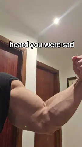 feel better now?  #sendbicepsplz #biceps #arms #veins #gym #bicepservice 