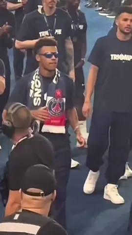 Désiré Doué 🕺🇫🇷 #psg #parissaintgermain #❤️💙 #desiredoue #danse #dansetiktok #doue @psg 