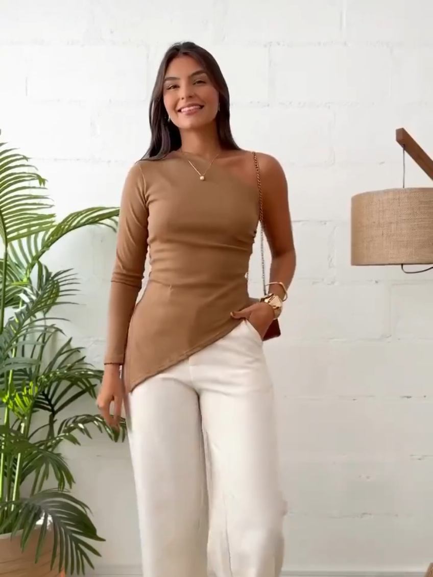 Blusa Perfeita da Shô. #blusaassimetrica #mulherelegante 