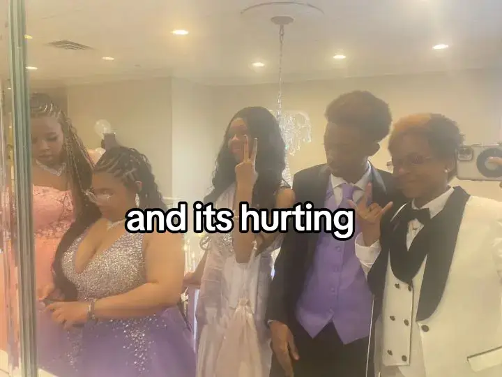 I just miss the friend group together @Aj spamskii @nat 🎀 @kel❤️ @🫀🪐🌒💫 #2024 #friendship #breakup #grad #prom #middleschool #highschool #teenagers 