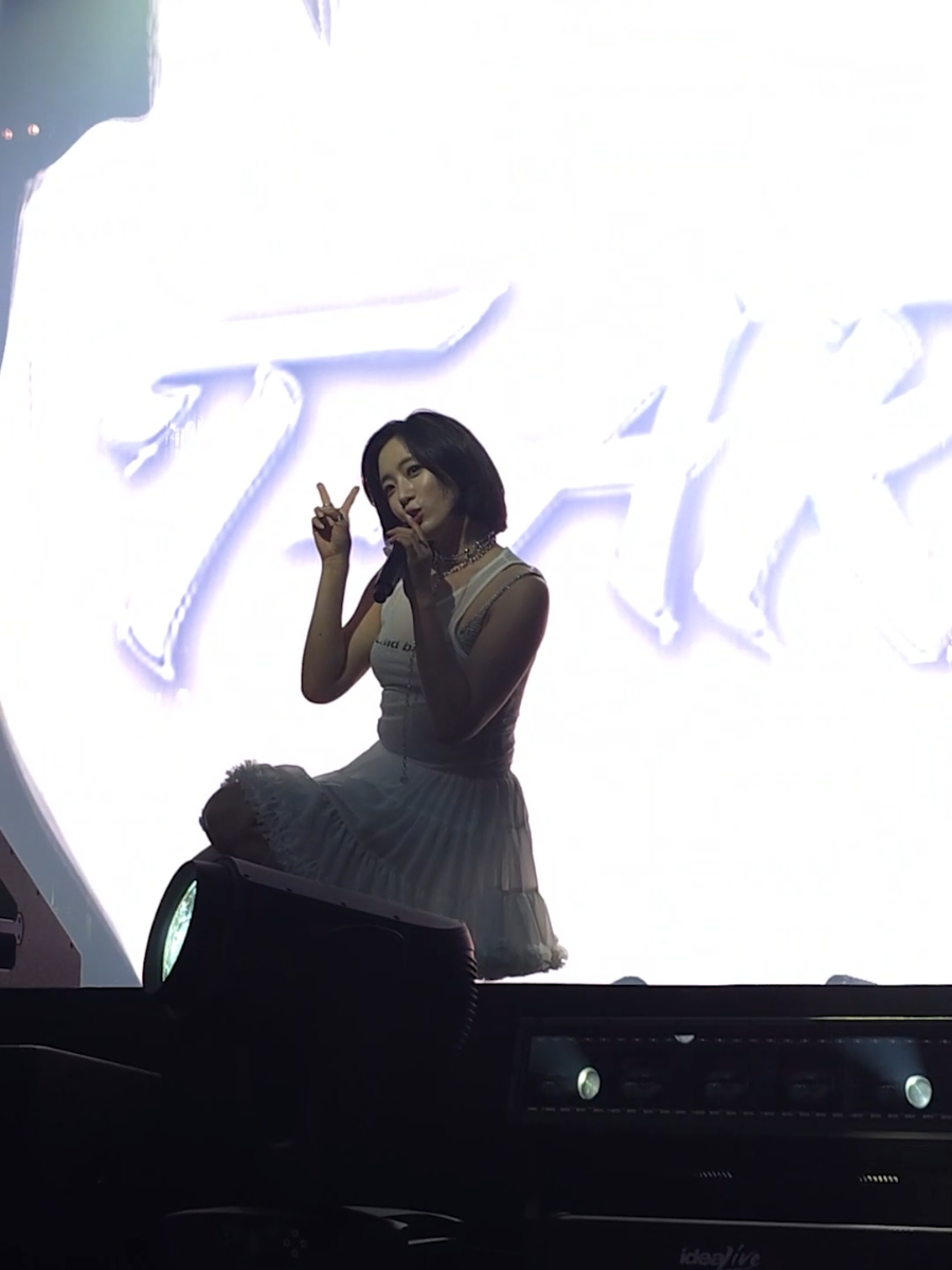 Eunjung why are you so adorable?!  #hahmeunjung #tara #yellooconcert #loveydovey #kpop 