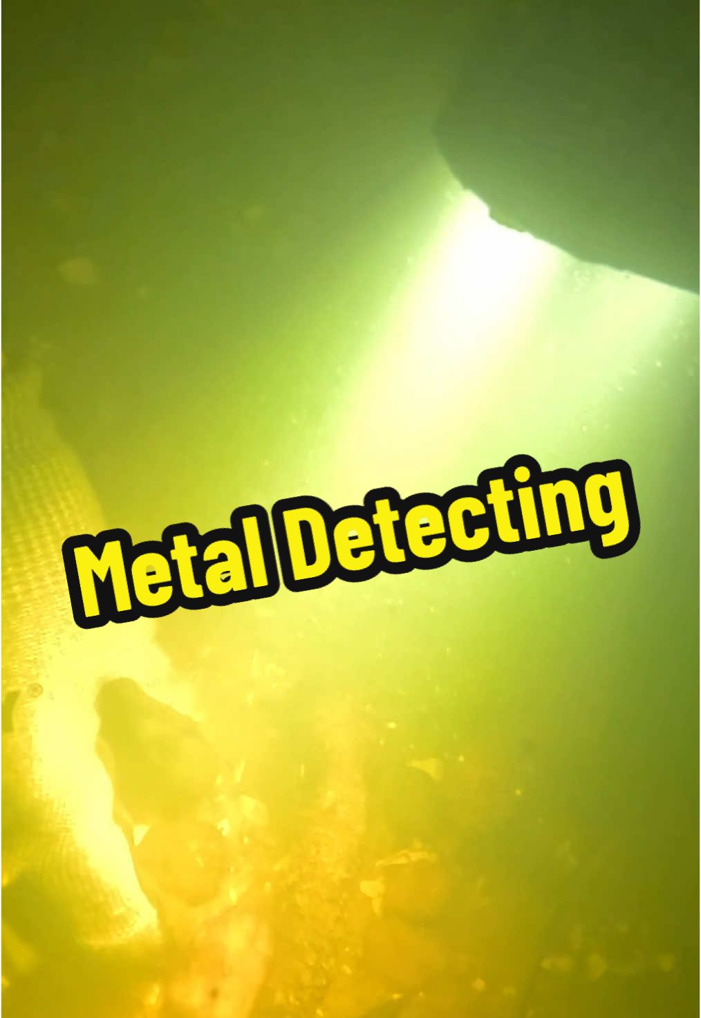 Metal detecting underwater #metaldetecting #nuggetnoggin #treasures #fyp 