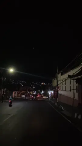 Ada yang punya kenangan di jalan ini? #batu #malang #night #nightvibes #batumalang 