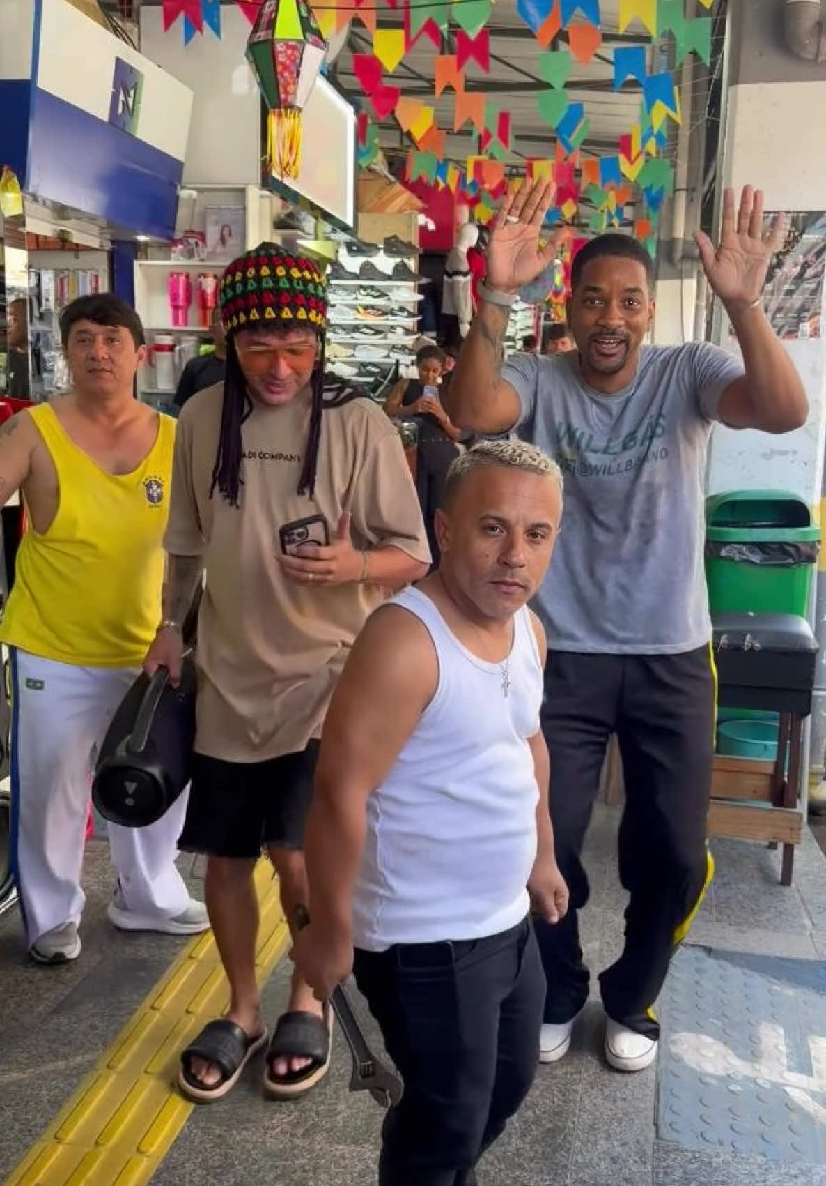O vídeo mais aleatório que você vai ver hoje 😂😂 #willsmith #jackiechan #vindiesel 