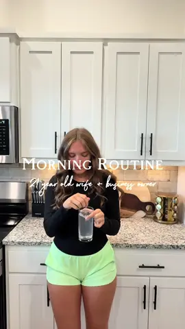 Happy Friday!! 🥰 #morningroutine #workout #ditl #businessowner #marriage #couple #team #group 