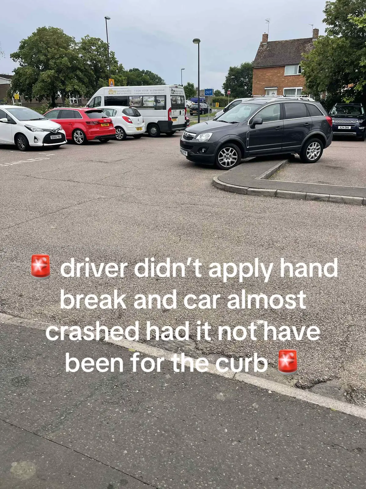 🚨 Driver didn’t apply hand break and car almost crashed had it not have been for the curb 🚨 #incident #emergency #caraccident #crawley #westsussex 