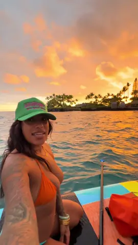 after work sunset paddle. is what I live for 🌅 #hawaii #hawaiiliving #hawaiilife #hawaiisunset #hawaiirainbow #paddleboarding #oceanlife 