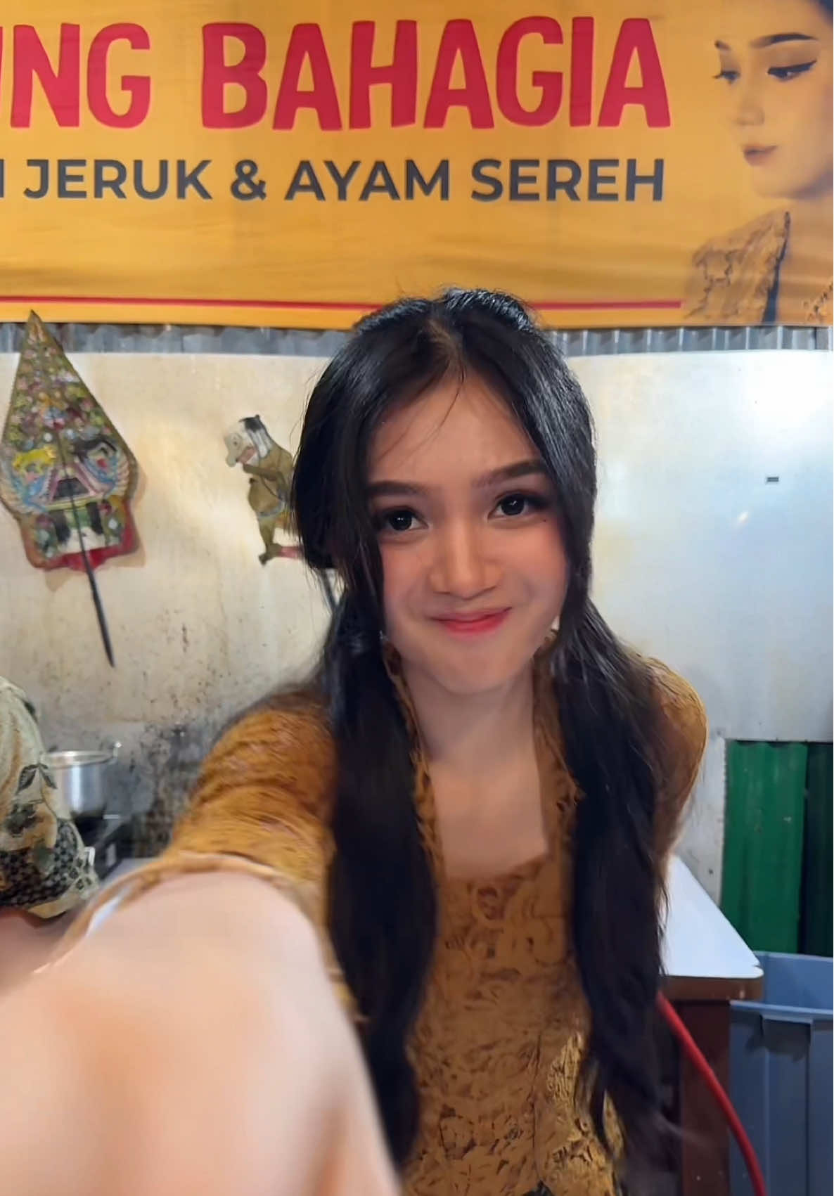 ga cuma es teh yg manis @Warung Bahagia #kakamainsalah #trendingtiktok #velocity #kulinermalang #viral #fypシ゚ #bulan #zxycba 