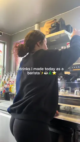 that matcha with banana cold foam looked sooo bomb 😋 #matcha #matchalatte #coffeetiktok #baristatok #barista #espressostop #lucentabeauty #wendyortiz #coffee #washington #seattle #drinkcombo #coffeetok #viral #fypシ #creatorsearchinsights 