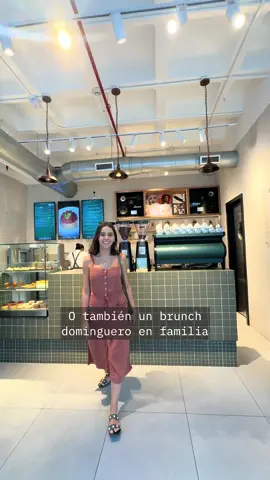Este sitio ME ENCANTÓ 🫶🏼 @jjjardin_caracas — te dejo aquí lo que pedimos:  - Focaccia de Mortadela con pistacho (mi favorita 10/10 ✅) - Pasllo: Pan cuadrado con pecho novillo ahumado 🤌🏼 - Cheesecake de mora y Banana Cake 🍌 Y los cafés hechos por baristas premiados internacionalmente, son de locos ‼️ Están ubicados en Caracas, Las Mercedes, en el Centro Financiero Madrid. Si vas me cuentasss!! <333  #restaurantecaracas #caracas ##brunchcaracas #salirencaracas #comercaracas #planescaracas #jjjardin #lasmercedescaracas 