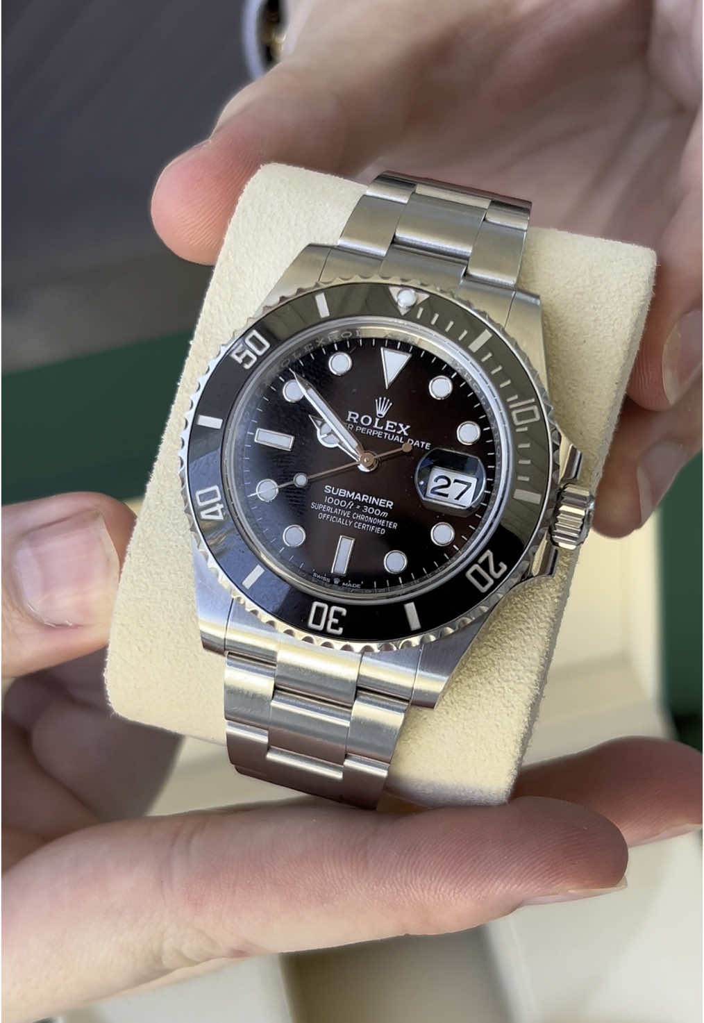 👉 If the black Submariner was a car, which one would it be?? 🚗 #rolex #submariner #watches #timepiece #rolexsubmariner #rolexsub #assisandsons 