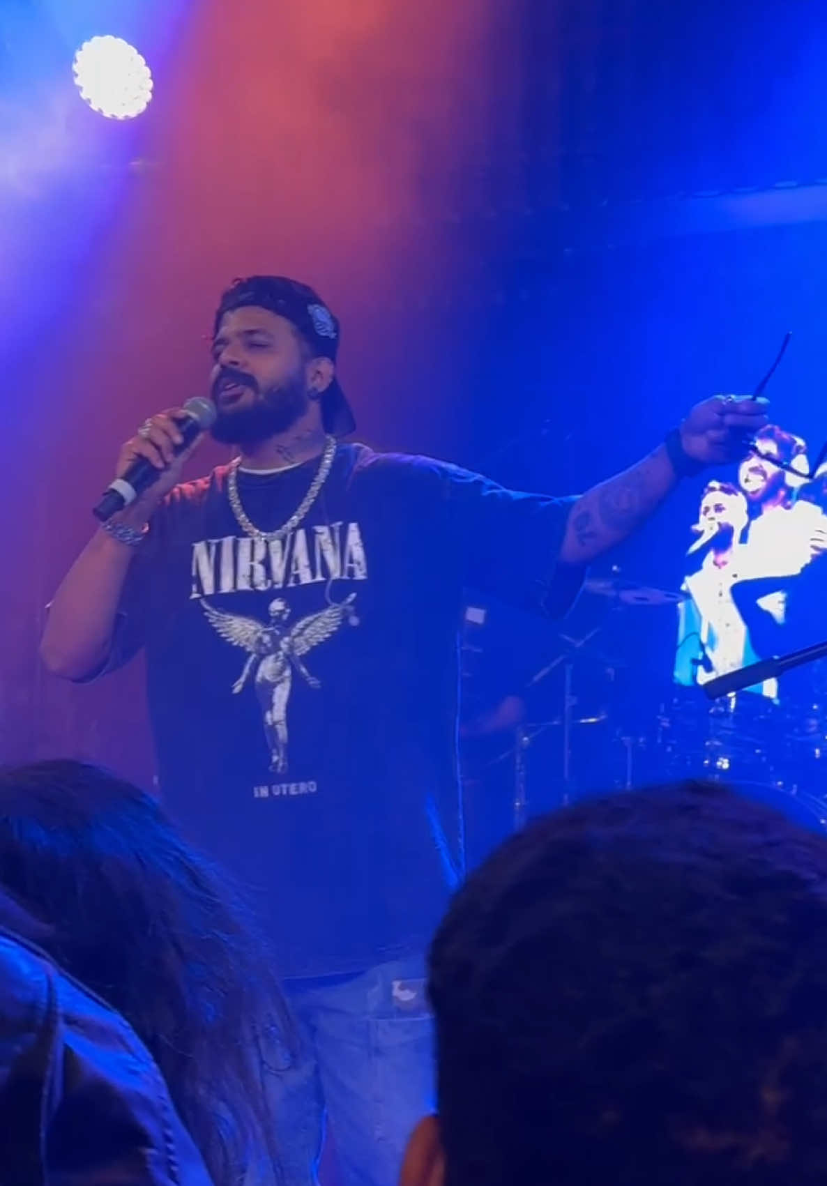 If you know me, you know how proud I am to be a Dakune kellek. So hearing Hambantotata getting mentioned on a stage like this, love that for our people 🙏🏽🩷 Concert me is a different Sheshani, the extrovert in me shines through  . Anxiety who? 🤭 @SPMP  @SHAN PUTHA  #sandamali #shanputha #shanputhamagampura #sinhalasong #srilankan_tik_tok🇱🇰 #srilankan_tik_tok #lankangirl #concerttok #fyp 