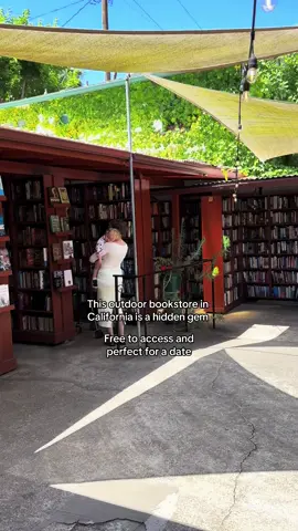 You must add this Outdoor Bookstore to your @californiabucketlists because it's free to access and perfect for a date! This is the most beautiful outdoor bookstore in California! In Los Angeles and only 30 minutes away from Orange County! This is one of California’s best kept secret . A hidden gem and definitely worth recommend to visit before it gets crowded! Follow @californiabucketlists for more!