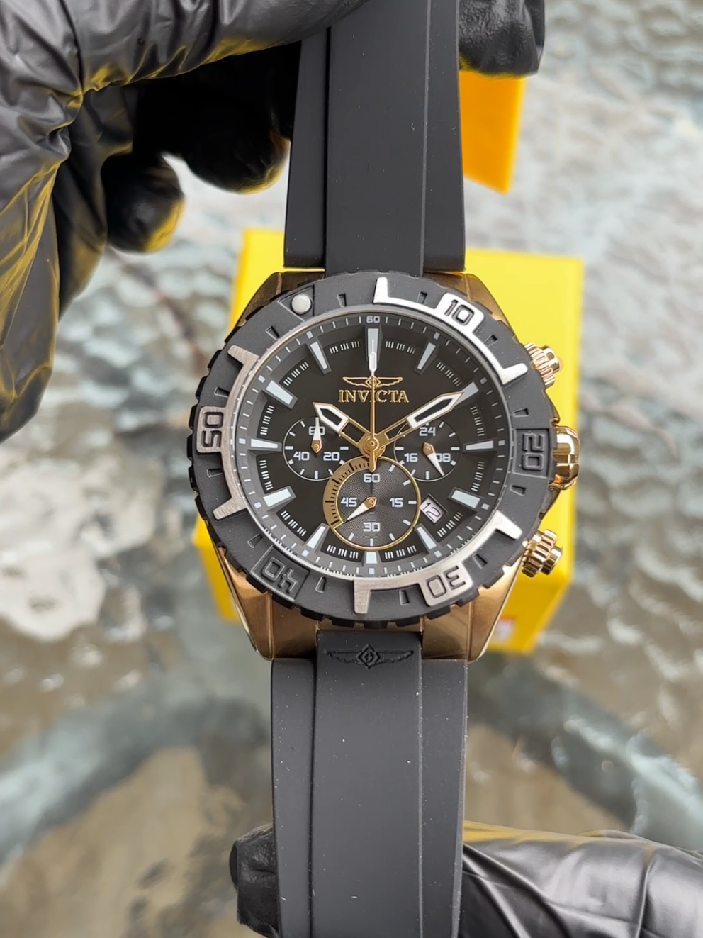 ¡Recién Llegaditos! 🤩 El regalo perfecto 💎 Reloj INVICTA AVIATOR ⌚ completamente nuevo y original. -Para Caballero. -Modelo (37627).
 -Caja de 49mm. -Cristal Flame Fusion, resistente a golpes. -Movimiento Cuarzo Japonés. -Cuenta con Cronógrafo y fechero. -Caja de acero inoxidable, color negro y dorado -Correa de silicona, color negro. -Resistente al agua hasta 100 metros. -¡Envíos a todo el Perú! -¡Productos nuevos y originales! -¡Satisfacción 100% garantizada! #invicta #relojes #original #elegancia #pulseras #tendencia #accessories #peru🇵🇪 