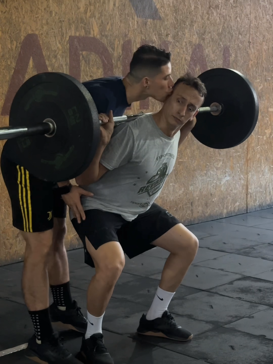 La mejor manera de ofrecer nuestros personalizados, si quieres saber más escríbenos al WhatsApp o envíanos un DM  #crossfit #crossfitibague #crossfithumor #crossfitcolombia #radikalfitness  #ibague #humorgym 