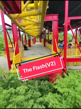 THE FLASH ‼️ ‼️FRONT ROW POV‼️ THE FLASH: Vertical Velocity is a launched shuttle-style coaster. The train features inverted, ski-lift style seating. There is a total of 630 feet of U-shaped track. #rollercoaster #sixflagsgreatamericagurnee #sixflagsgreatamerica #pov #ride #sixflags #meta #rayban #chicago #viral #fyp #letsgoviralguys❣️🙏 #theflash #v2 