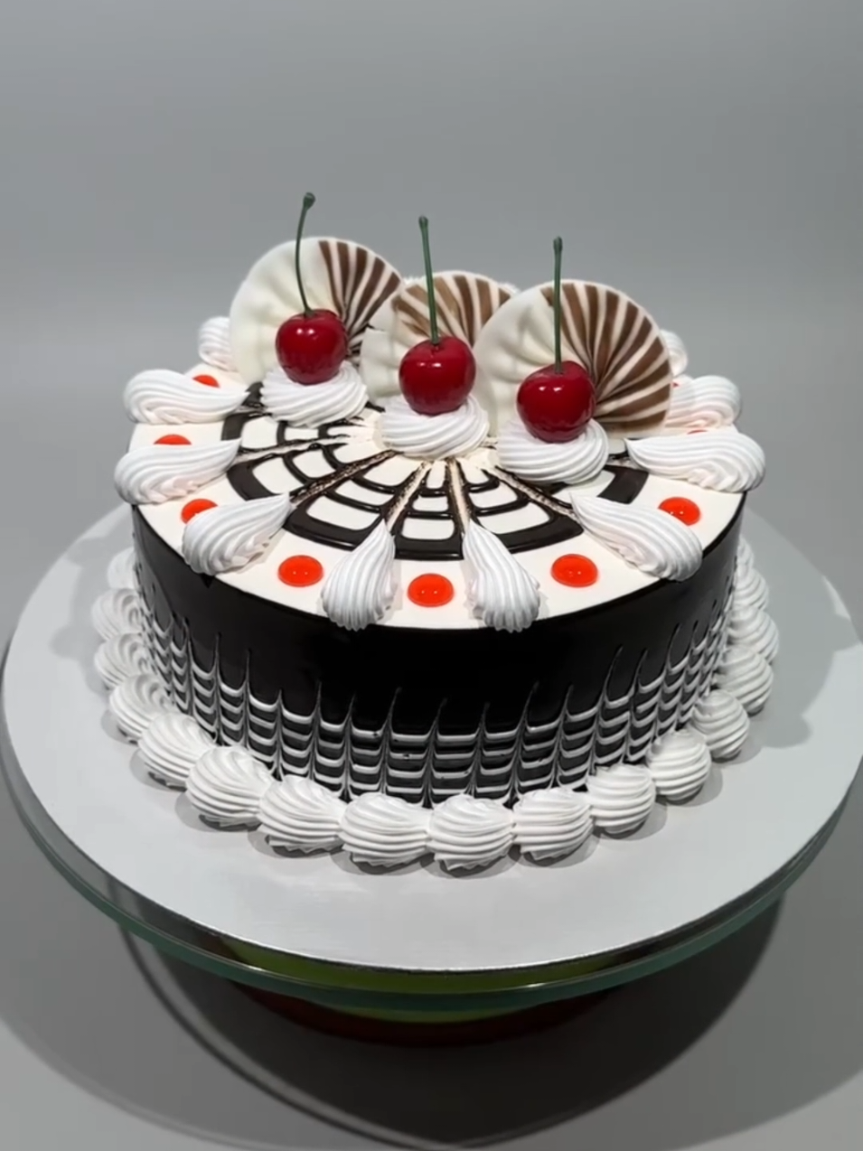 #TikTokCreatorSearchInsightsIncentive  Simple Chocolate Cake Decoration #beautifulcake #cakedecorating #cakedesign #cakeideas #chocolatecake 