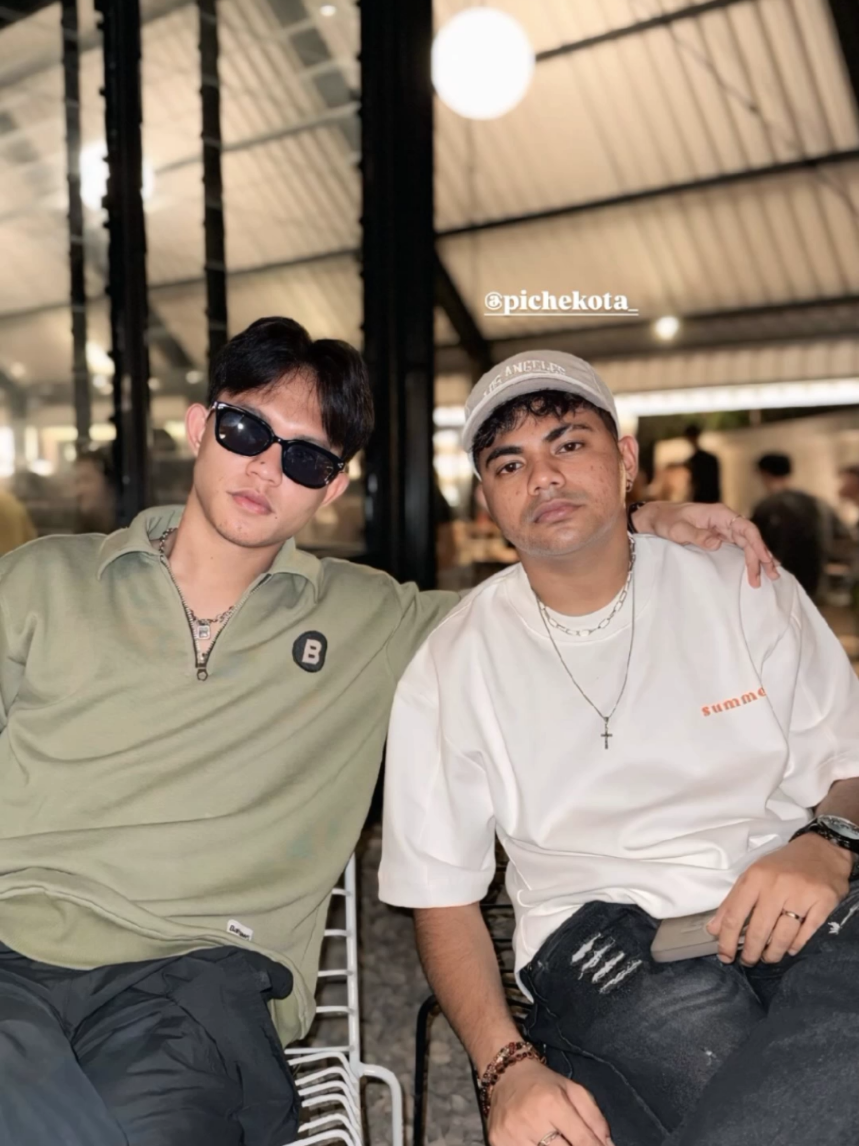 PIJAR semalem.... fajar back to kacamata hitam + gondrong era ya jar... dari jaman audisi semang udah se bromance itu yaa ternyata Piche dan Fajar @FajarNoor_  @PICHE  #fyppppp #viraltiktok  #fajarsoul #picheverse  #fajarnoor  #pichekota 