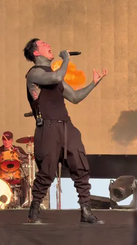 OMG 🔥 #fallinginreverse #ronnieradke #watchtheworldburn #fallinginreversefan 