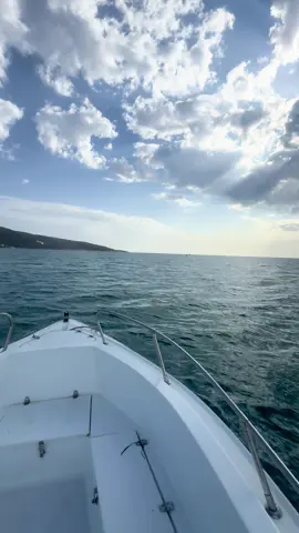 ما أروع هذا الهدوء 😍 البحر كأنه لوحة فنية في غار ملح 🌊✨ تخيل نفسك جالس قدام هذا المنظر.. صوت الموج، نسيم البحر، وراحة نفسية لا توصف 🔥 إذا تحب تعيش لحظات استرخاء زي هذي، احفظ الفيديو وشاركه مع أصحابك 💙👇 غار ملح دايمًا تبهرنا بجمالها 😍🇹🇳 #غار_ملح #هدوء_البحر #جمال_لا_يوصف #استرخاء #لحظات_راحة #تونس_سياحة #طبيعة_ساحرة #فيديو_يشرح_القلب #explore #fyp #viral #استكشاف #relaxingvibes #طبيعة_خلابة
