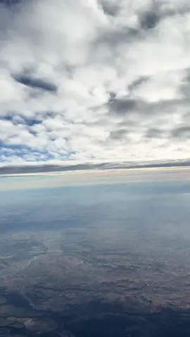 🎶 أنتي سبابي… والغيوم تشهد 💭 كل يوم نحيا ونموت، فوق السما الدنيا تسكت 🌥️ #NtiSbabi #KaderJaponais #CloudsView #TikTokAesthetic #EmotionalVibes #NorthAfricaVibes #ArabicMusic #SkyLovers #CloudsOfTikTok #FeelingInTheAir #TikTokArab #SlowMoMood 