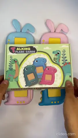 🦖✨ Aprender nunca foi tão divertido! Esse dinossaurinho fofo fala as palavras em inglês e deixa a brincadeira educativa 💡 Com mais de 220 cartinhas mágicas, é sucesso garantido com os pequenos! Achadinho incrível da Shopee que vale cada centavo! 🛒💚 PRODUTO 4 #AchadinhosShopee #ShopeeBrasil #BrinquedoEducativo #AprenderBrincando #CartasMágicas #InglêsDivertido #ShopeeKids #EducaçãoCriativa #BrinquedoInterativo