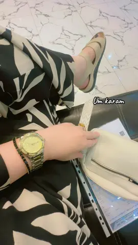 المرأة القوية هي تلك المرأة التي تمسك قلم الكحل خاصتها في الصباح، وتبدأ برسم خط جديد للحياة، متناسية دموع البارحة التي ذرفتها وخيباته..،🤞🏻🦂👑💫✨#fyp 