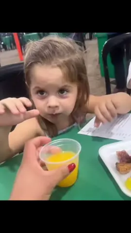 “Não filma eu” 🤣🤣 #mariaflor #floflo #marias 