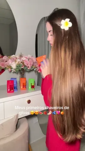 Meus primeiros chaveiros de gloss 🤭✨🍉🍊🫐🍓✨ #marimaria #glossmarimaria #gloss #haicare #hair #cabelo #skin #cabelosaudavel #dicas #haircare 