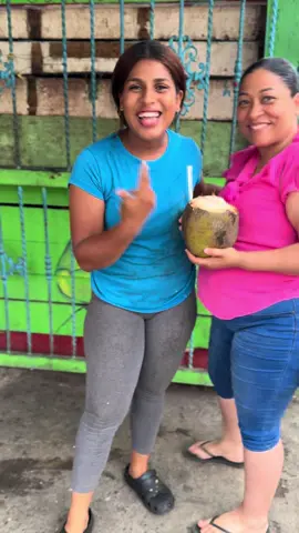 Luego De Cerrar Vino Una Seguidora A Visitarme Y Le Conseguí Su Coco #LaChicaDelCoco 