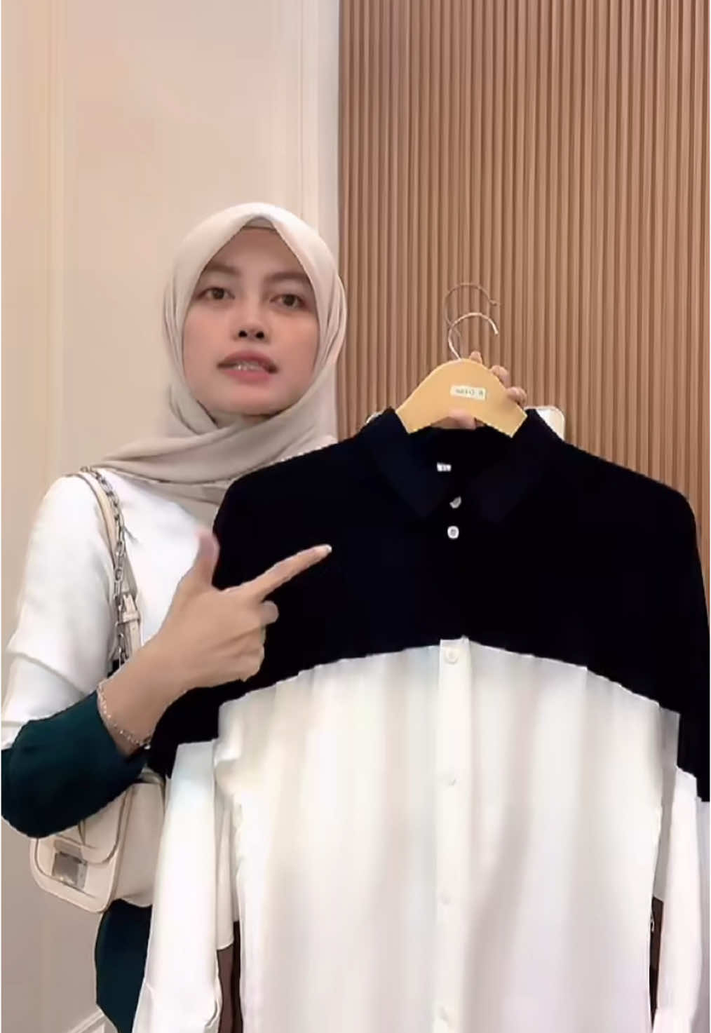 Kemeja Wanita Korean Style Kombinasi Dua Warna Rayon Twill Oversize Atasan wanita Jumbo Terbaru #kemejawanita #kemejakekinian #kemejamurah #atasankekinian #atasanterbaru #fyp 