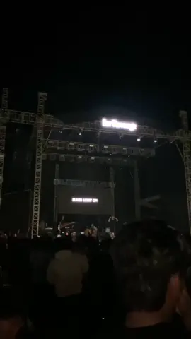 seberat apapun masalah kalian, serumit apapun hidup kalian, tetaplah menyala diantara cerita  kepedihan itu #forevengepulang #musievent #probolinggo #samudraseranatour 