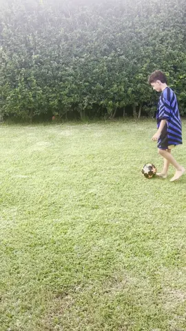 The future belongs to the consistent. Not the talented. Not the lucky. But the one who shows up, even when it’s hard. Show up. Effort never betrays you #soccerkid #puttinginthework #soccertraining #soccerpractice #ballskills #alwaystraining 