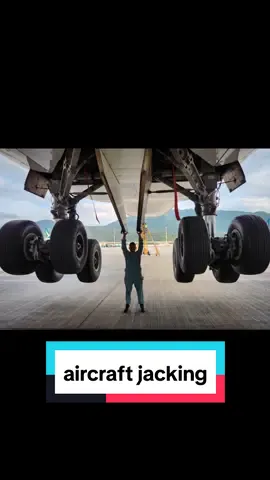 POV Jacking Up a Boeing B747-400 Freighter #aircraftengineering #aviation #aircraftmechanic #aircrafttechnician #mekaniko #raybanmeta #fyp