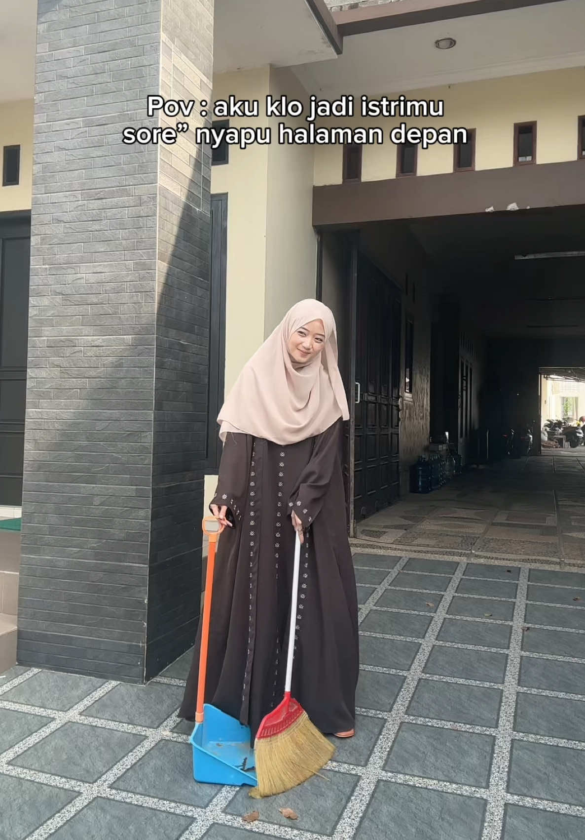 Pov aja dulu🤭‼️ #abayaterbaru #fypviralシ #abayadubai #abayaouter #kekinian #fashionmuslim #dresshijab #ootdhijab #trendingvideo #fashionhijab #abayaviral #abayaelegant #muslimahstyle #muslimahoutfit #muslimahhijrah #muslimahcantik #muslimahwear #muslimahsyari #viralvideos #terbaru2025 #trendtiktok 