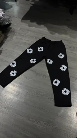 “kvet” longpants bestseller on jumhurstore #OOTD #longpants #ttshoplocal 