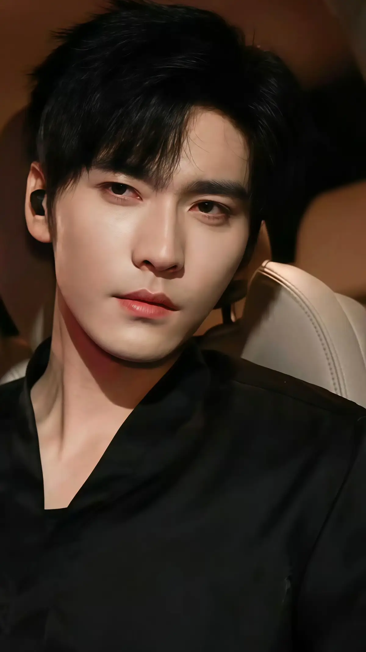Semakin lama ku pantengin fotonya, kok semakin aku cengar cengir salting sendiri, ahh murahan kali hati ini ya Tuhan 😩🫣🤭  #王奕然 #wangyiran #shorts #actor #cdrama 