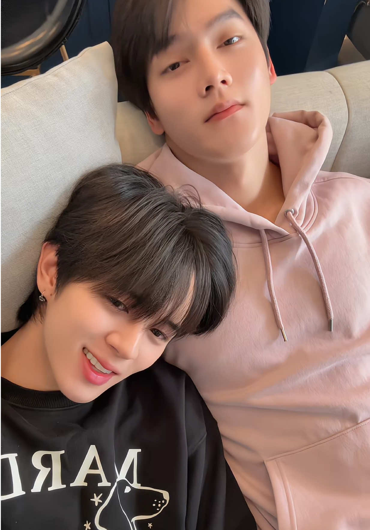 หึ้ยยยย ทำไรอ่ะ!!!!@กันเน้ออออออ 